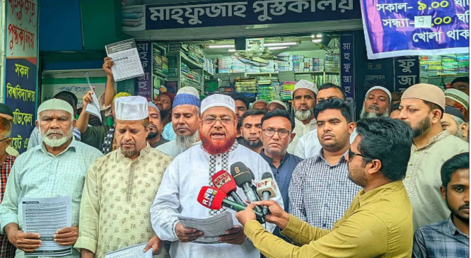 গণভোটের রায় বাস্তবায়নে গড়িমসি হলে আন্দোলনের হুঁশিয়ারি, রংপুরে ১১ দলের লিফলেট বিতরণ