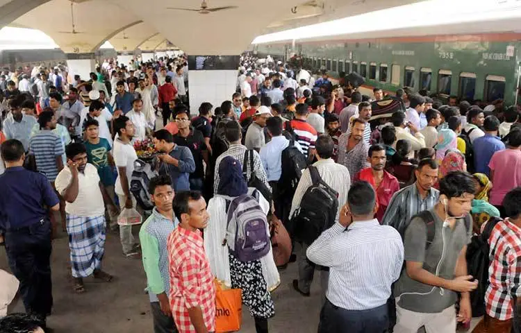 ভোট উৎসবে শামিল হতে বাড়ি ফিরছেন ভোটাররা