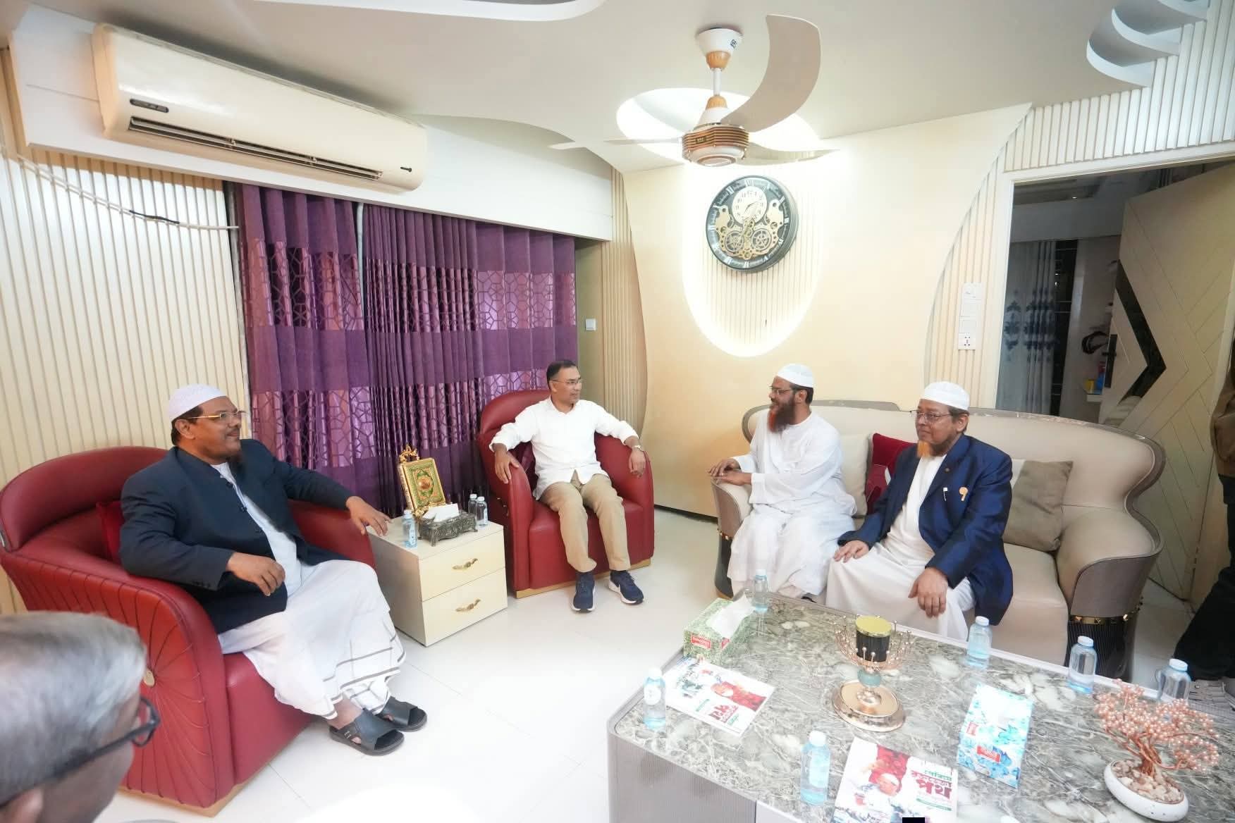 পীর সাহেব চরমোনাইয়ের সঙ্গে  তারেক রহমানের সৌজন্য সাক্ষাৎ