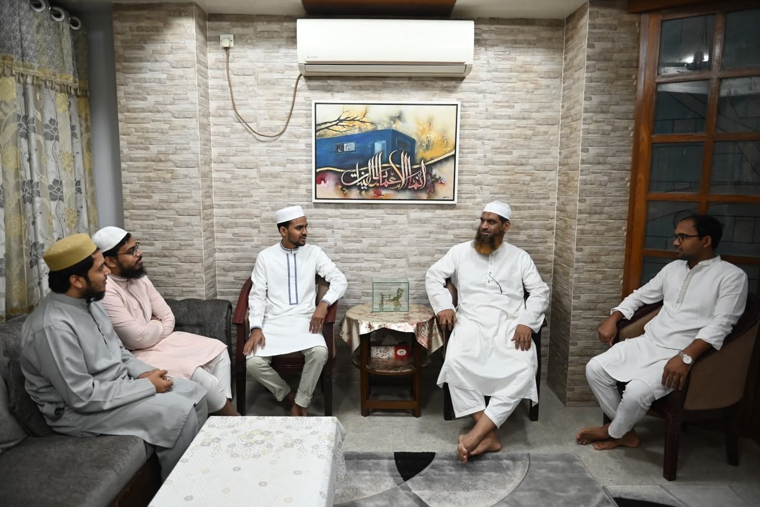 এনসিপি মুখপাত্র আসিফ মাহমুদ সজীব ভূঁইয়ার সঙ্গে খেলাফত মজলিস আমির মামুনুল হকের সৌজন্য সাক্ষাৎ