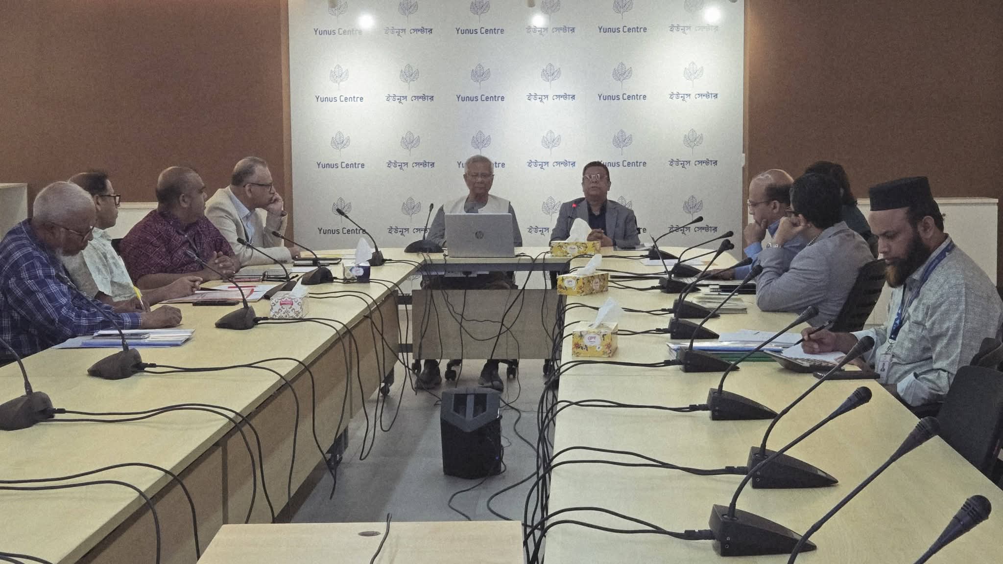 নোবেল বিজয়ী অধ্যাপক মুহাম্মদ ইউনুস গ্রামীণ ওয়াটার লিমিটেডের বোর্ড সভায় অংশগ্রহণ