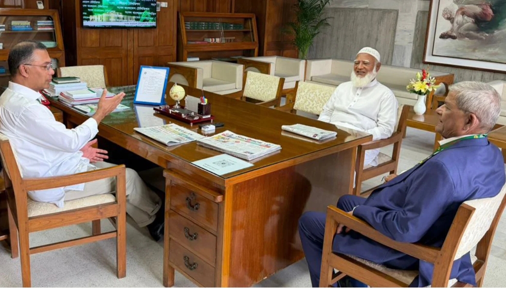 নিজ কক্ষে ডেকে বিরোধীদলীয় নেতার সঙ্গে বৈঠক করলেন প্রধানমন্ত্রী