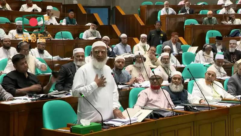 রাজনৈতিক সমঝোতা ভঙ্গের অভিযোগে সংসদ থেকে বিরোধীদলের ওয়াকআউট