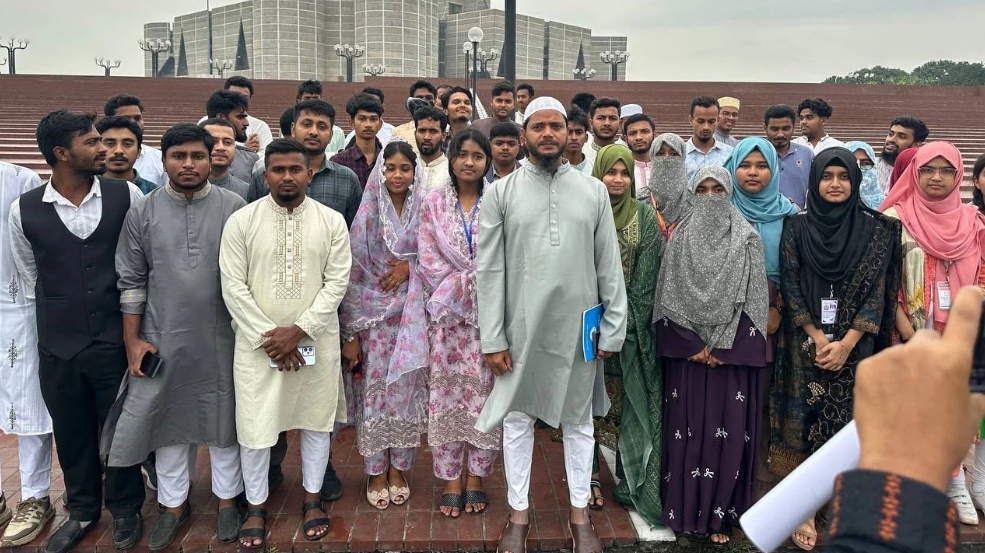 বাউফলের শিক্ষার্থীদের নিয়ে সংসদ ভবন পরিদর্শনে এমপি মাসুদ