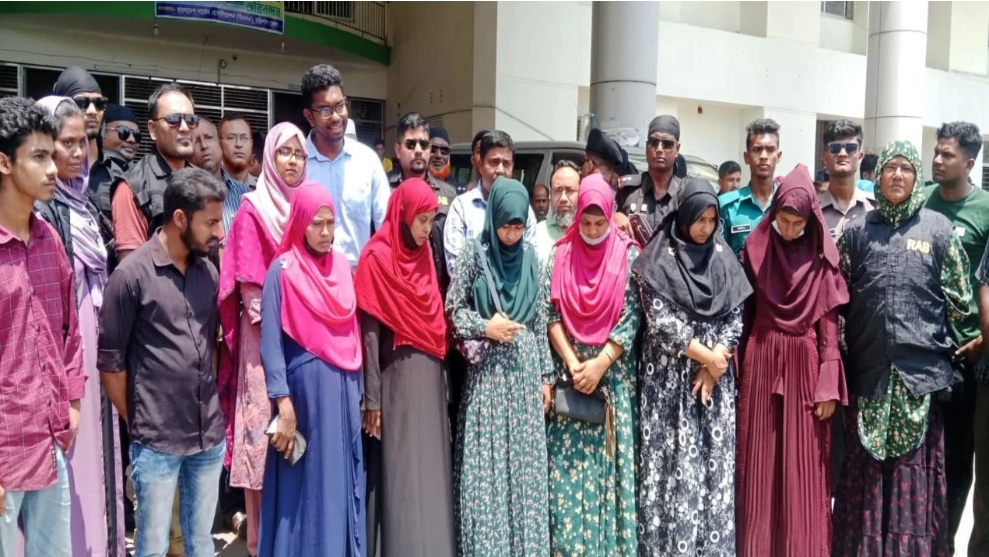 শের-ই বাংলা মেডিকেল কলেজ হাসপাতালে দালালবিরোধী অভিযান, আটক ৮
