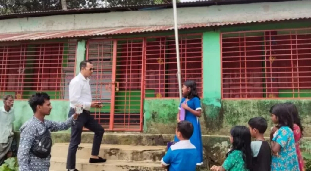 তিন সরকারি প্রাথমিক বিদ্যালয়ে শিক্ষক অনুপস্থিত, ক্ষোভ প্রকাশ এমপি কামরুজ্জামান কামরুলের
