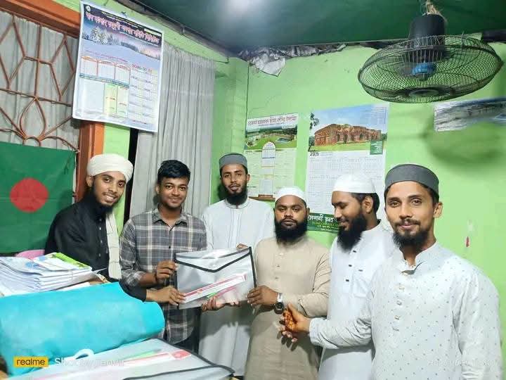 এইচএসসি ও আলিম পরীক্ষার্থীদের সাফল্য কামনায় বরিশাল মহানগর ইসলামী ছাত্র আন্দোলনের দোয়া ও শিক্ষা উপকরণ বিতরণ