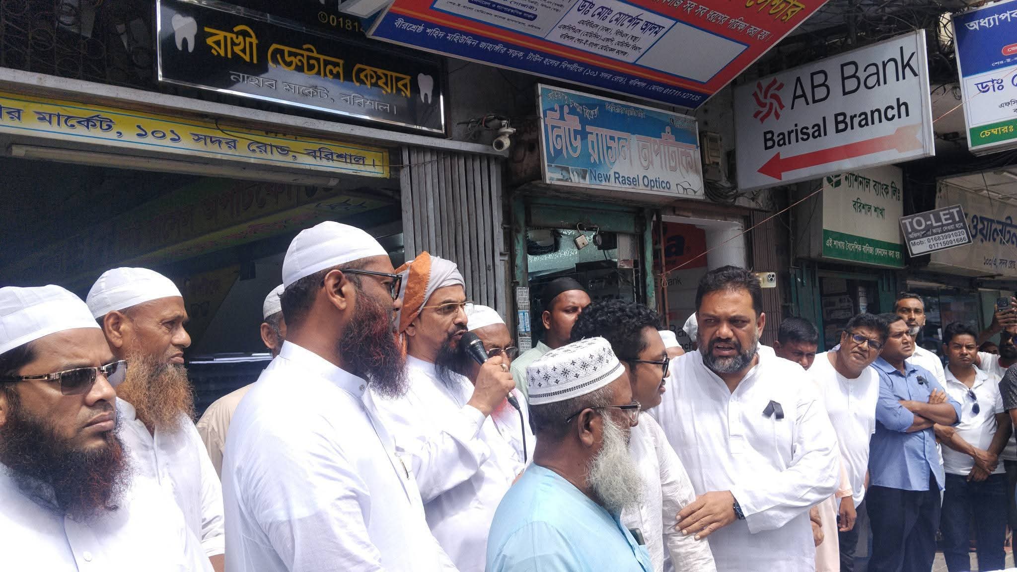 বরিশালে বনিক বার্তার সাংবাদিক মিরাজ হোসেনের জানাজা সম্পন্ন