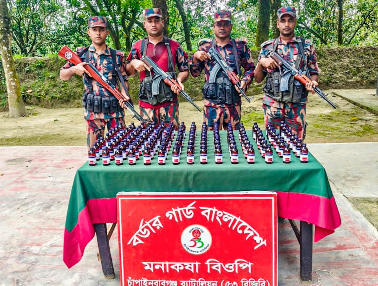 শিবগঞ্জ সীমান্তে ৫৩ বিজিবির অভিযান: ১৩০ বোতল এস্কাফ সিরাপ উদ্ধার