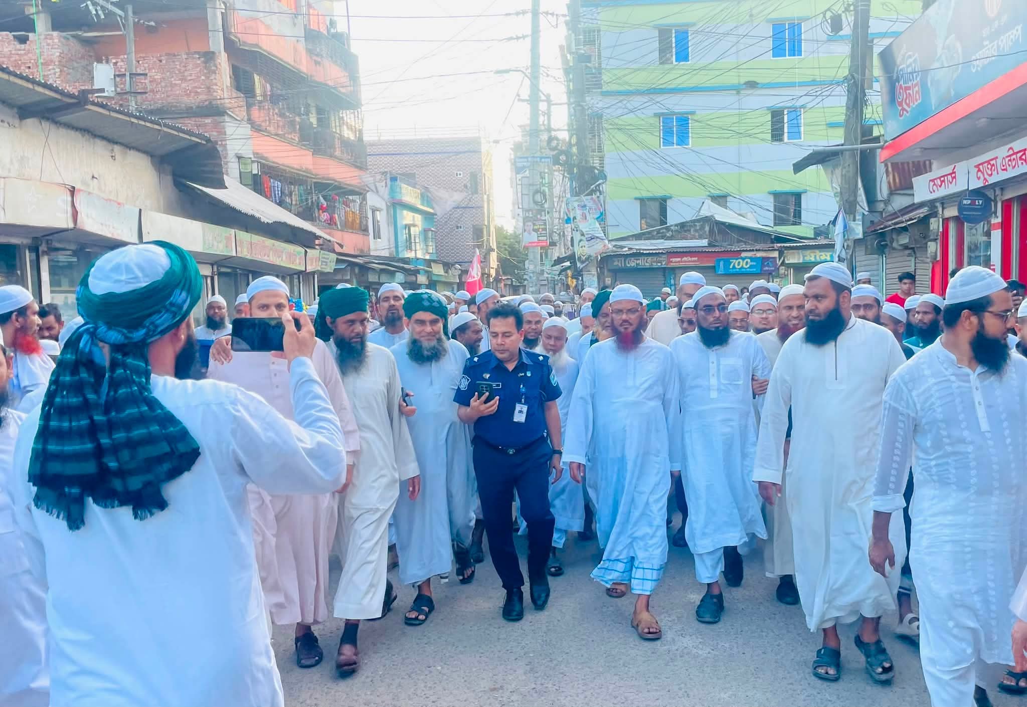 বুলবুলের কবর জিয়ারত ও সমবেদনা জ্ঞাপন করলেন মুফতি ফয়জুল করিম