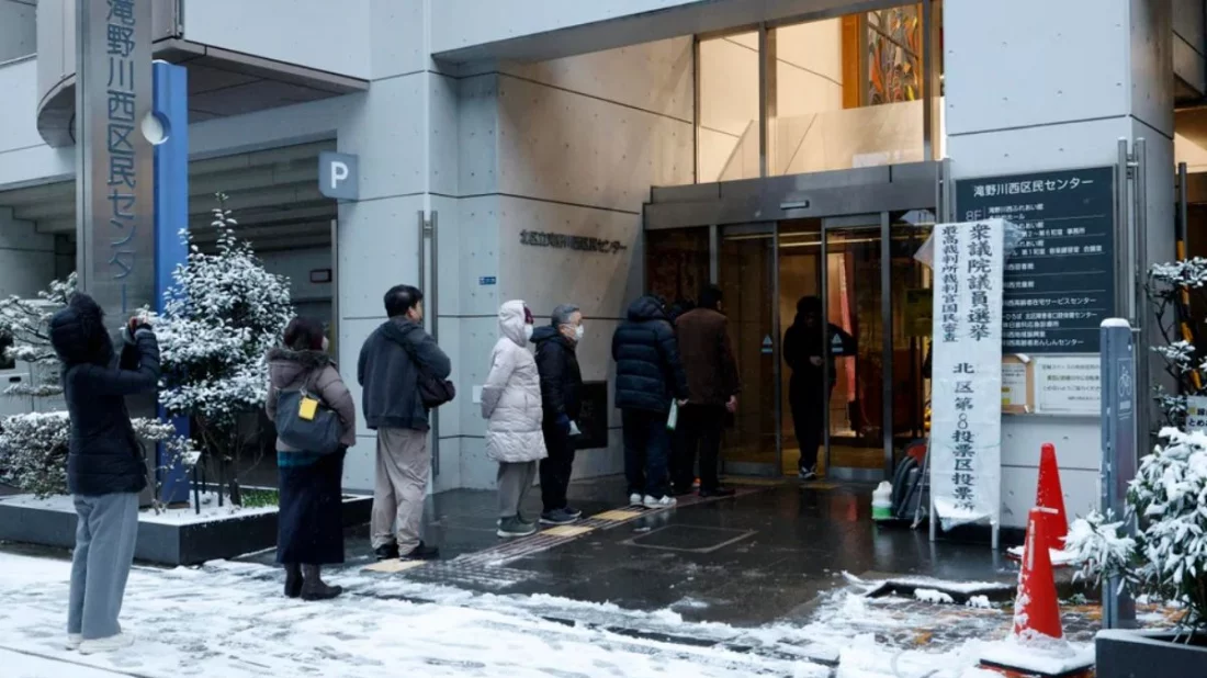 তুষারপাত উপেক্ষা করে জাপানে চলছে ভোটগ্রহণ: বড় জয়ের পথে সানায়ে তাকাইচি